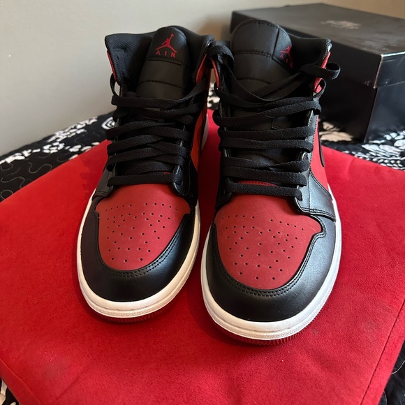 Jordan 1 mid ‘Banned’ 2018 Men’s Size 12 main image 8